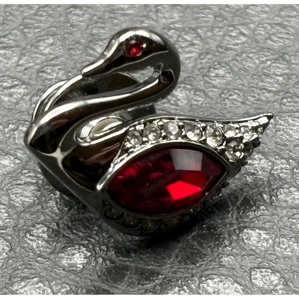 VTG Swarovski Swan Red Crystal Brooch Pin Tie Tack Gunmetal Dark Silver Tone